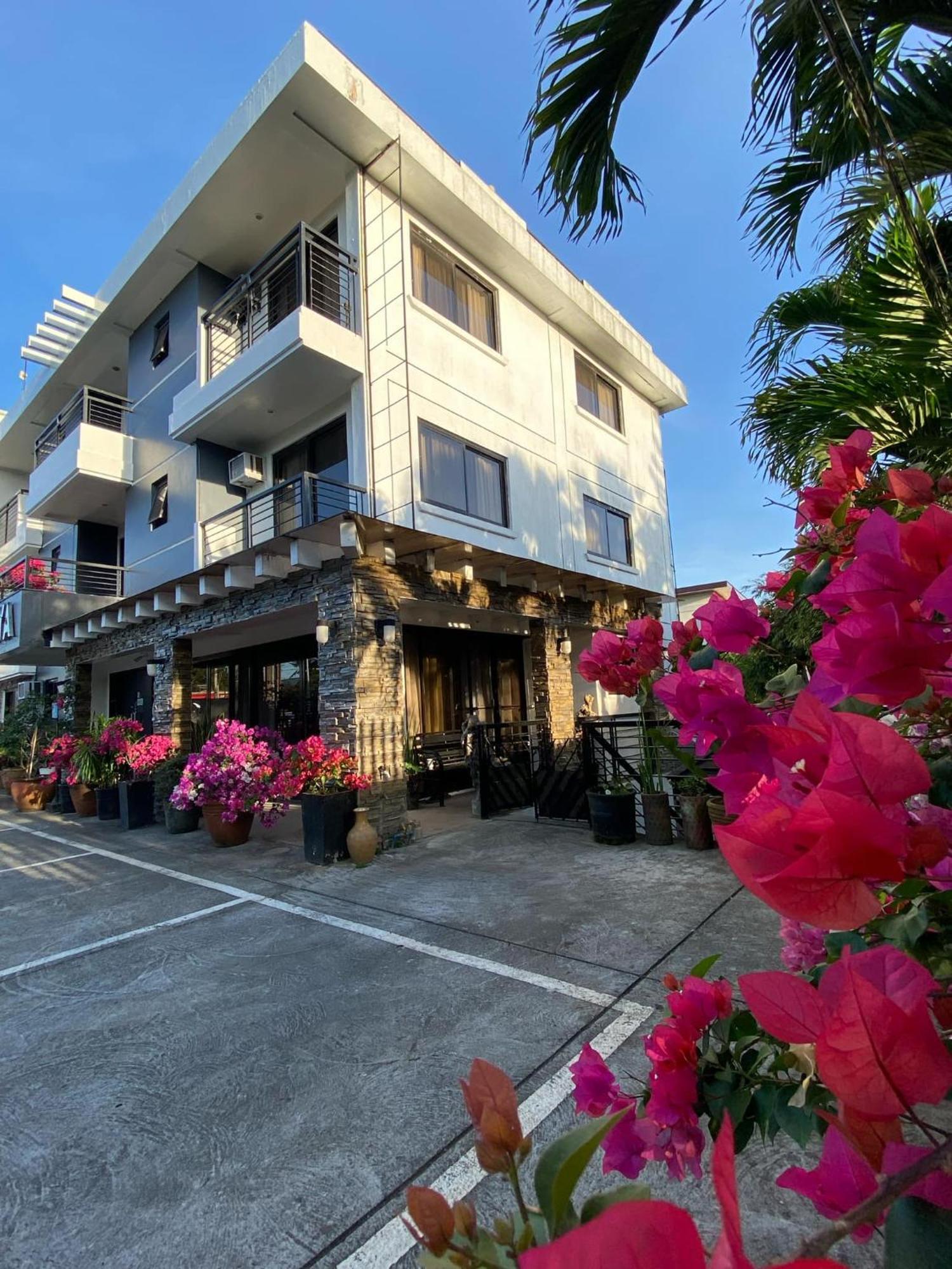 Rangya Hotel Tagaytay City Exterior photo